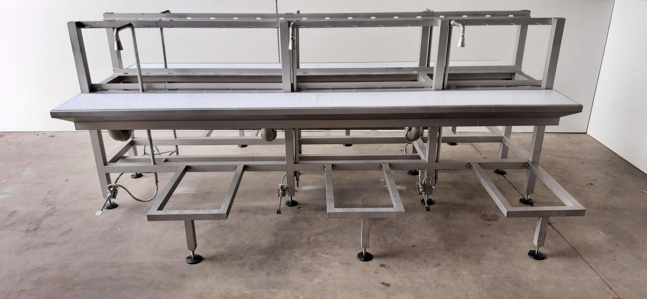 Table en inox pour le lavage des crabes